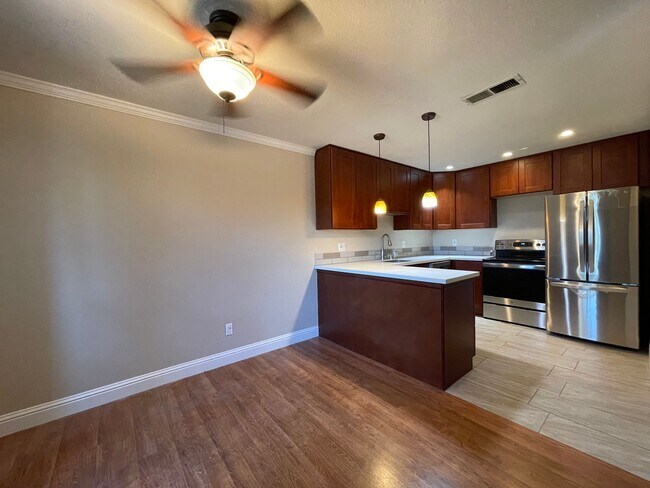 Building Photo - Wonderful 3 Bedroom with 2 Bath Downstairs Unit.