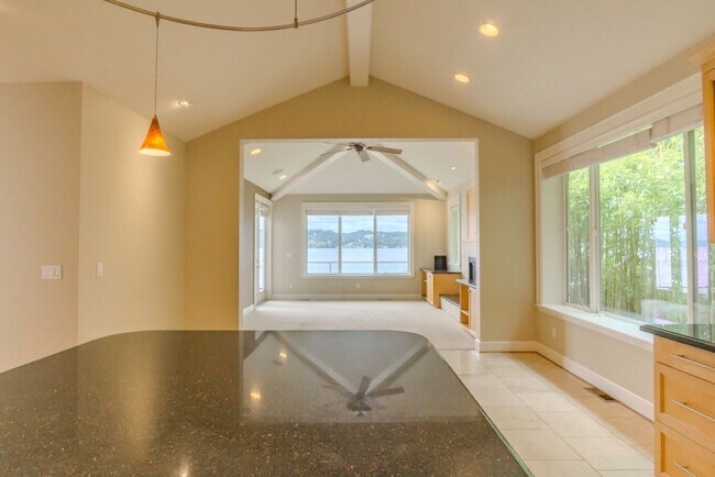 Building Photo - 4Bd/4Ba Seattle Home