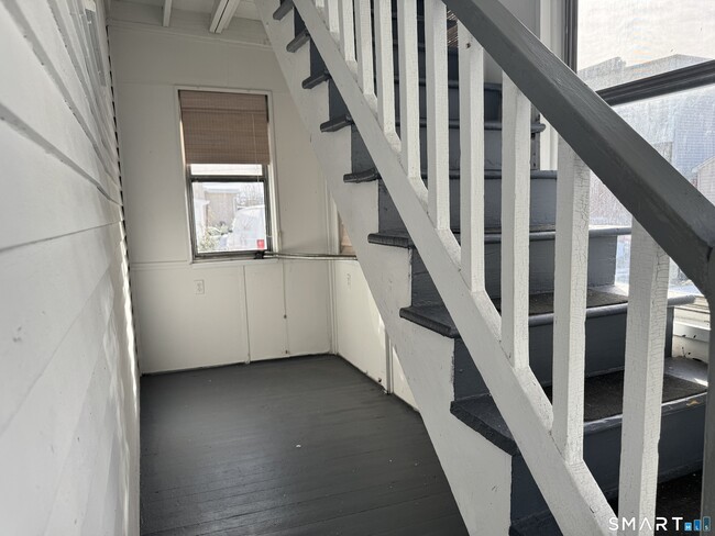 Building Photo - 704 Highland Ave