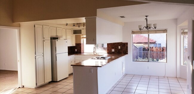 Building Photo - *DO NOT DISTURB TENANTS- 4 bedroom 2 bath home w/POOL!!