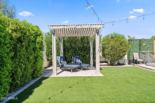 Building Photo - 8714 E Angus Dr