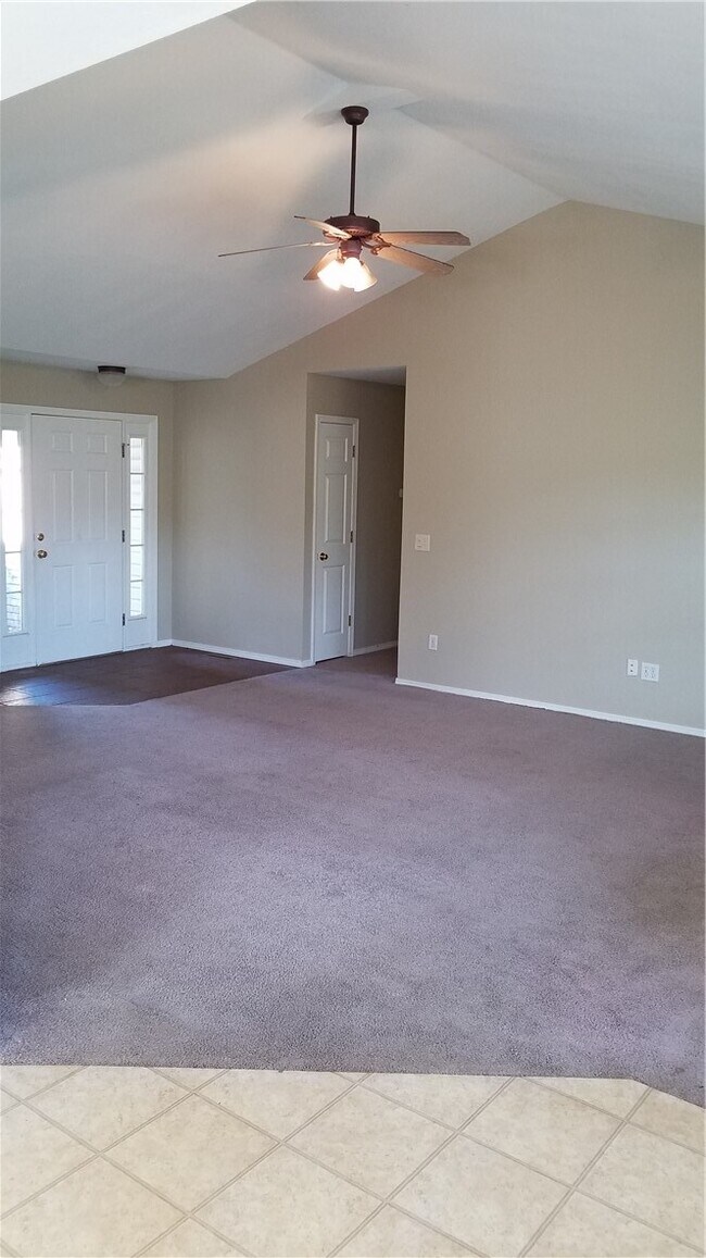 Building Photo - 17 Slifer Dr