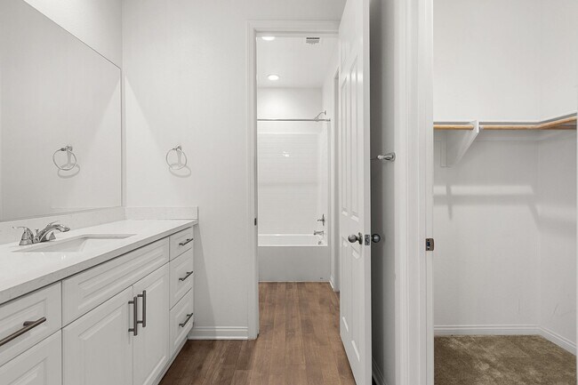 Building Photo - Stunning 4 bedroom 3 bath home in Summer Wind Trail Community