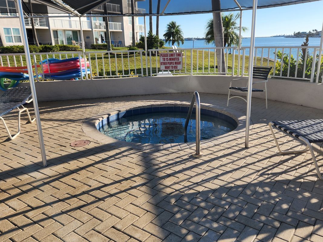 Building Photo - 5901 Bahia Del Mar Cir N