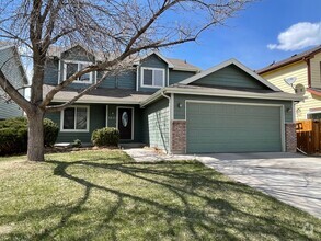 Building Photo - Spacious 3 bed, 2.5 Bath House in Central ...