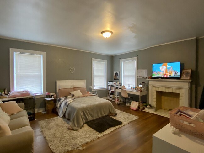 Building Photo - 1500 5th Ave