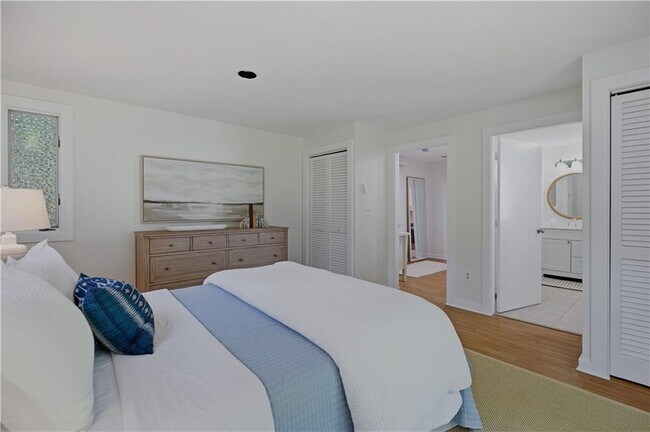Building Photo - 117 Canonchet Dr