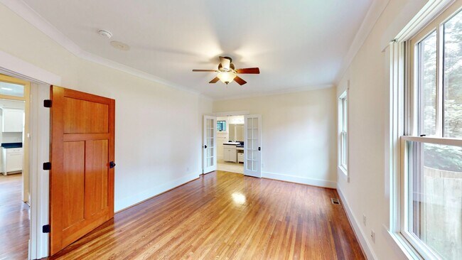 Building Photo - 2320 Chesterfield Ave