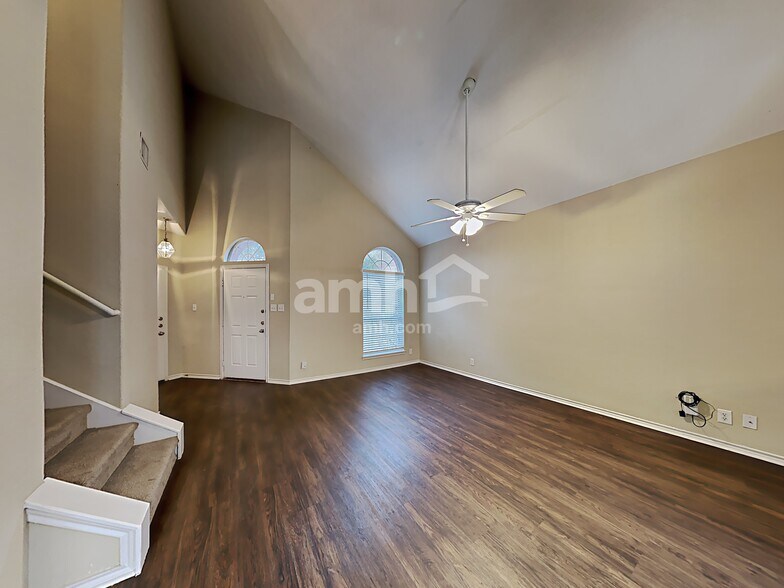 Building Photo - 8610 Still Moon