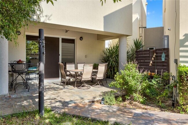 Building Photo - 15 N 43rd St