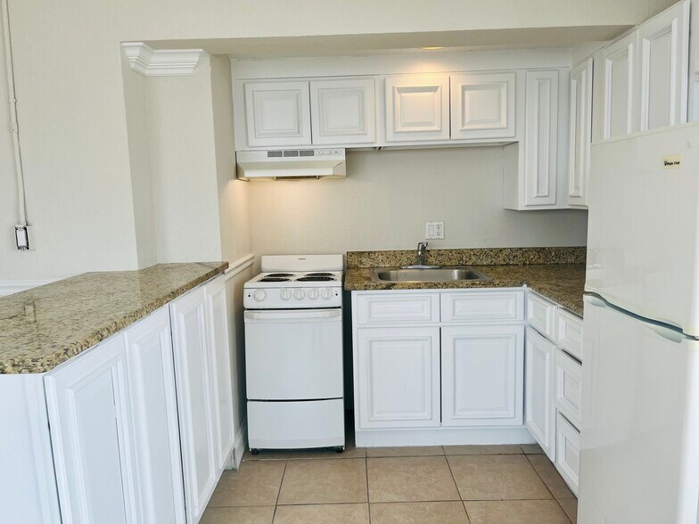 Building Photo - 311 W Ashley St