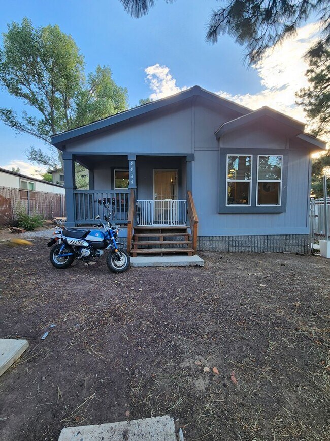 Building Photo - Available NOW! Home in Christmas Tree estates