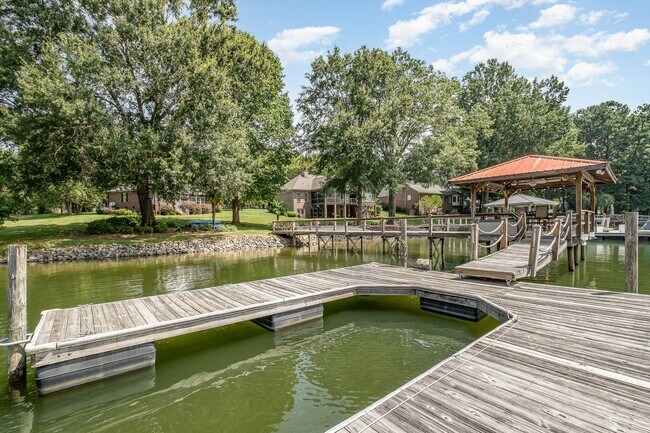 Building Photo - Waterfront– Fully Furnished on Lake Norman...