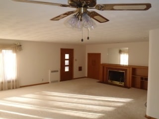 Building Photo - Spacious 3-4 Bedroom Ranch Style House for Rent