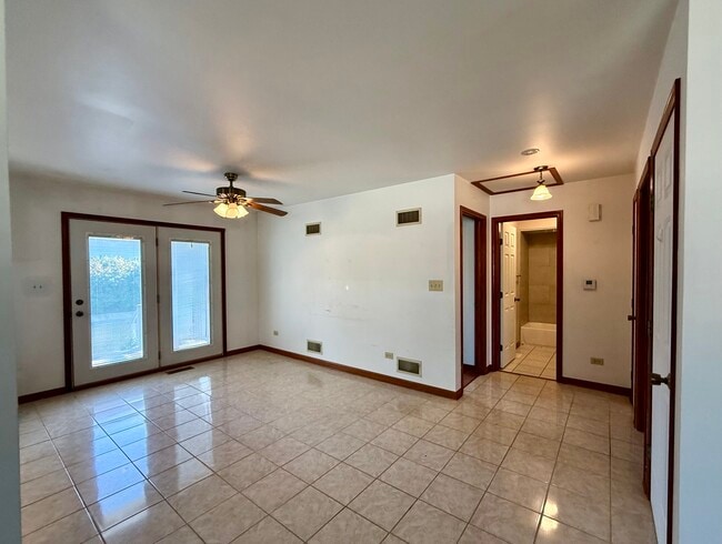 Building Photo - 312 S Lodge Ln