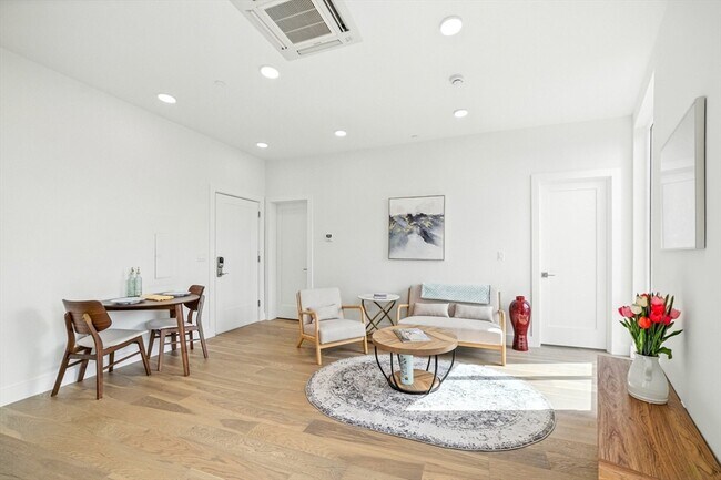 Primary Photo - 38 Hichborn St