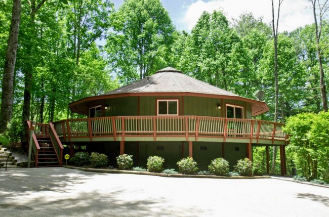 Building Photo - 50 Broadmoor Ln