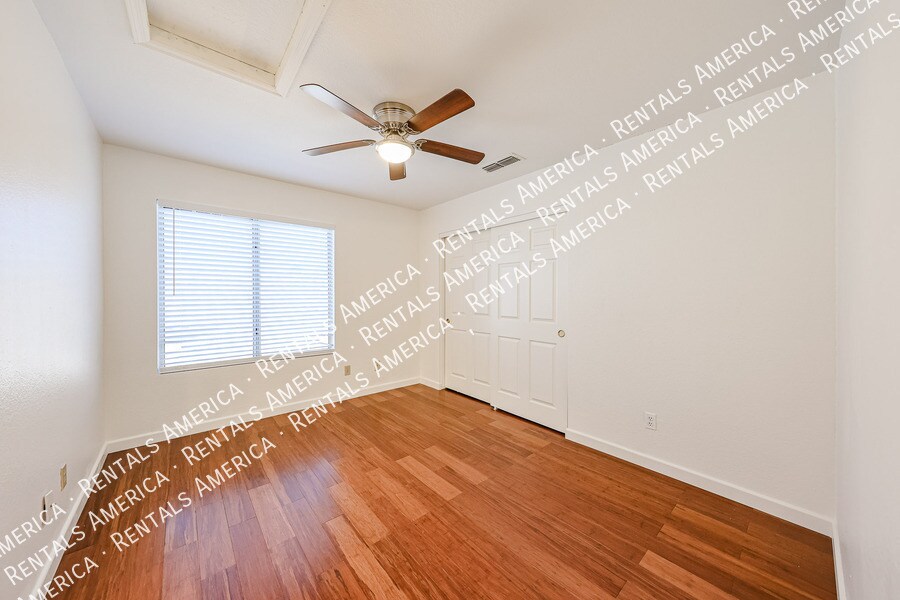 Building Photo - 6784 W Louise Dr