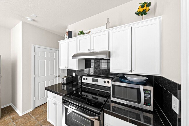Building Photo - Downtown Home within Minutes from the Riverwalk & Alamodome ~ Large Corner Lot!