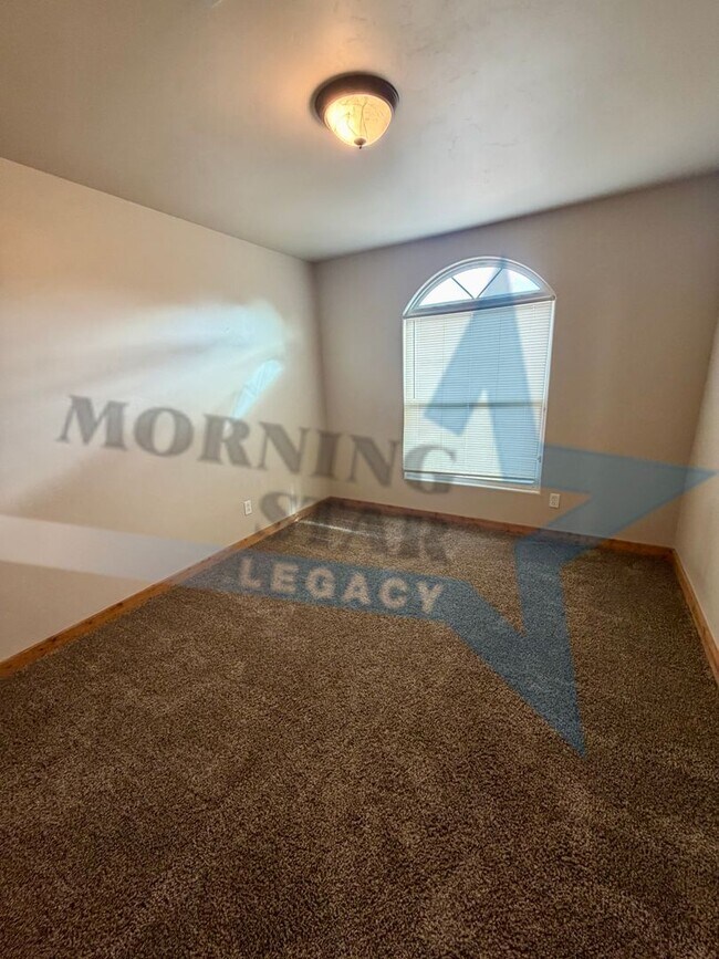 Building Photo - 3008 Escenico Ct