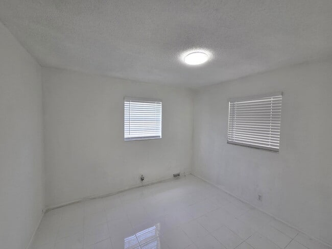 Building Photo - 2847 Duke Ln