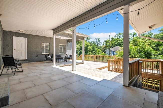 Building Photo - 905 Buena Vista Dr