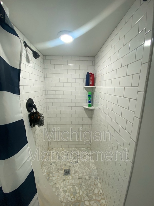 Building Photo - 14505 Shadywood Dr