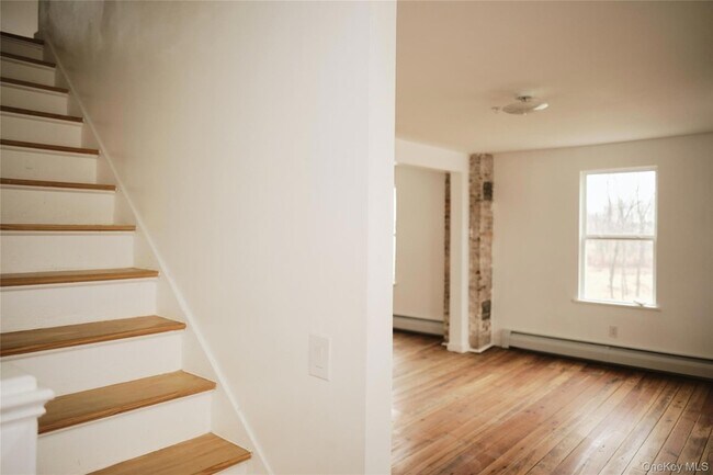 Building Photo - 5728 209