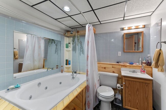 Building Photo - Classic 3 Bedroom 2 Bathroom in Fort Collins Ranch in an Incredible Location!