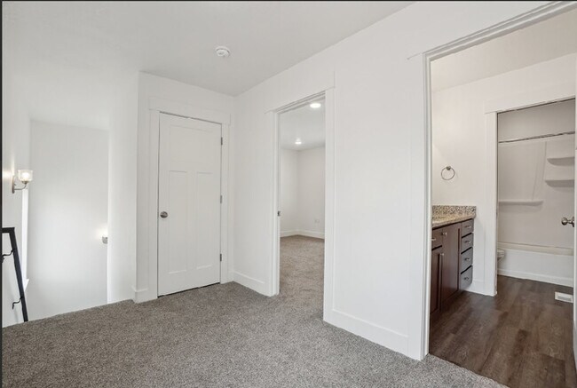 Building Photo - 2918 Pingree Ave E