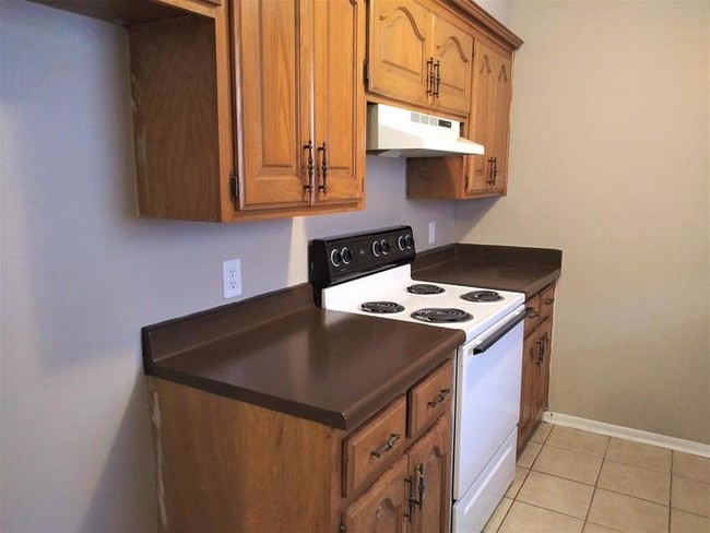 Building Photo - Lovely Duplex in Moore, OK
