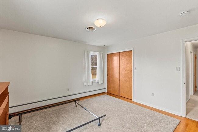 Building Photo - 1055 S Main St