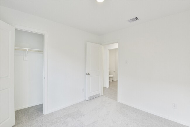 Building Photo - 16818 Great Highlands Dr