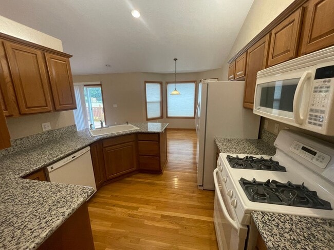 Building Photo - 3 Bedroom home in Albany!