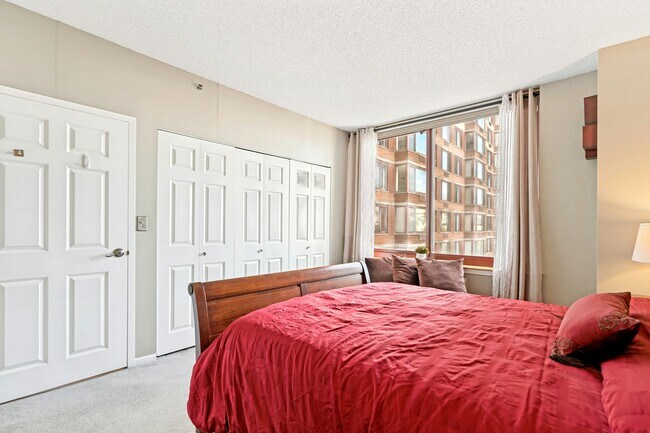 Building Photo - 100 Old Palisade Rd