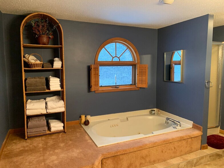 Building Photo - 136 Black Pine