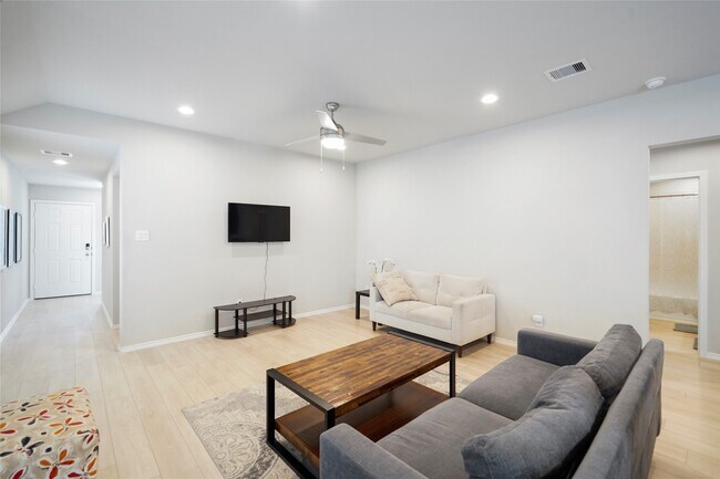 Building Photo - 9307 Colonial Bent Pl