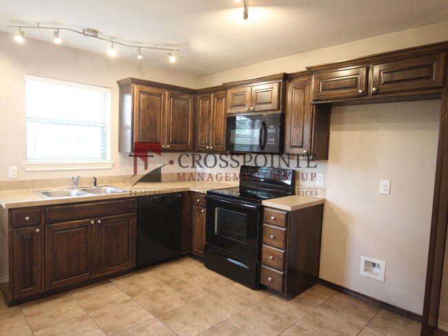 Building Photo - Tour Today! 2 Bed 1.5 Bath Townhome in Lindale!