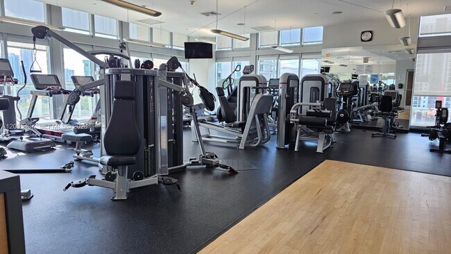 Building Photo - 1111 SW 1st Ave