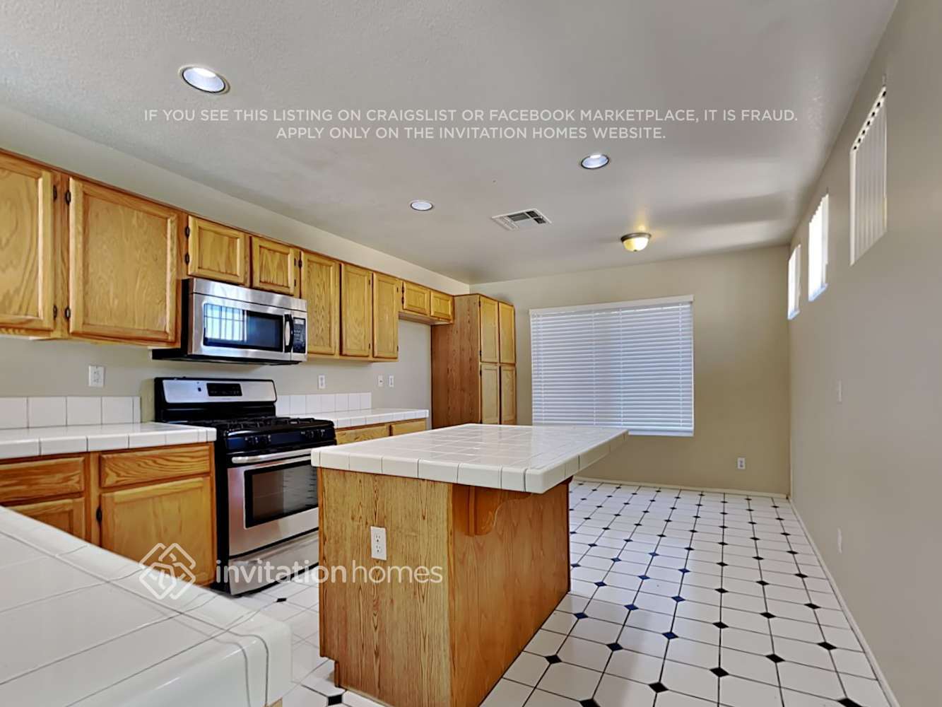 Building Photo - 40122 Denham Dr