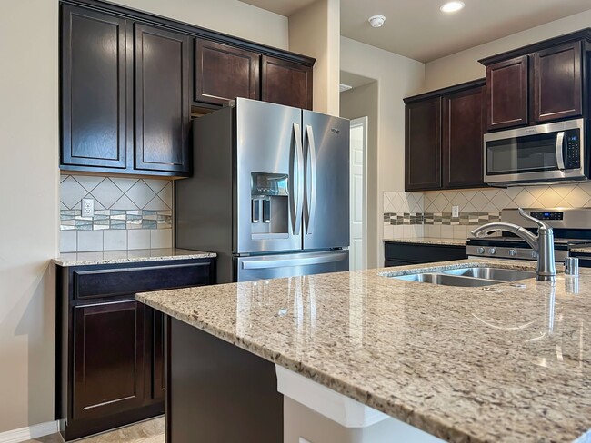 Building Photo - Modern 3 Bed 2 Bath Home - Pet Friendly!