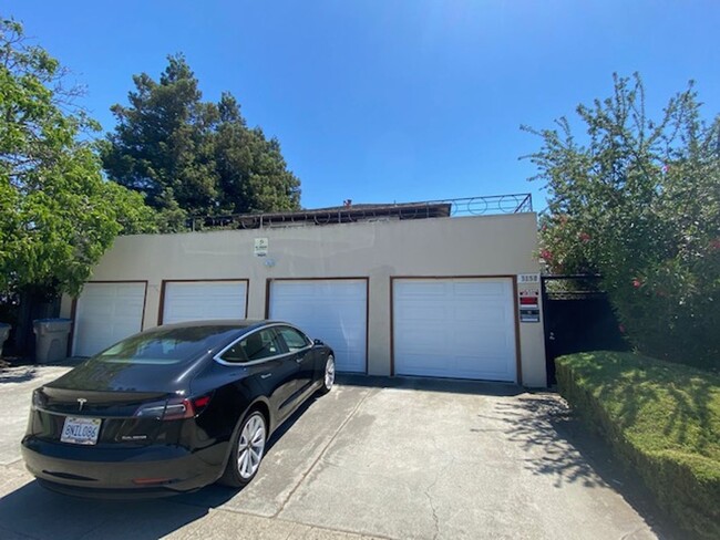 Building Photo - 3158 Moorpark Ave