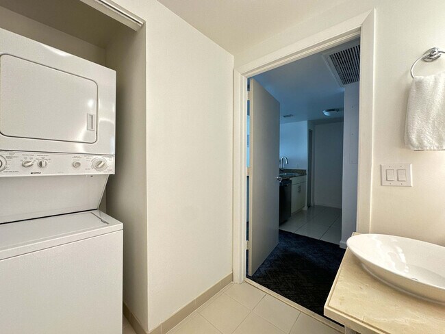 Building Photo - 2889 McFarlane Rd