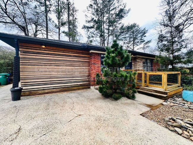 Building Photo - 3231 Bonway Dr