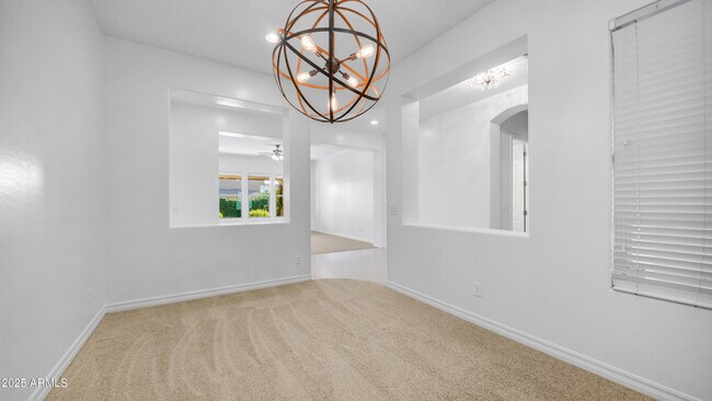 Building Photo - 561 W Yellowstone Way