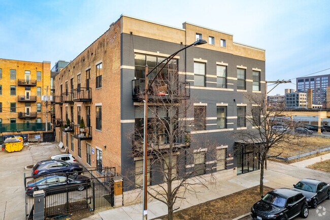Primary Photo - 213 N Racine Ave