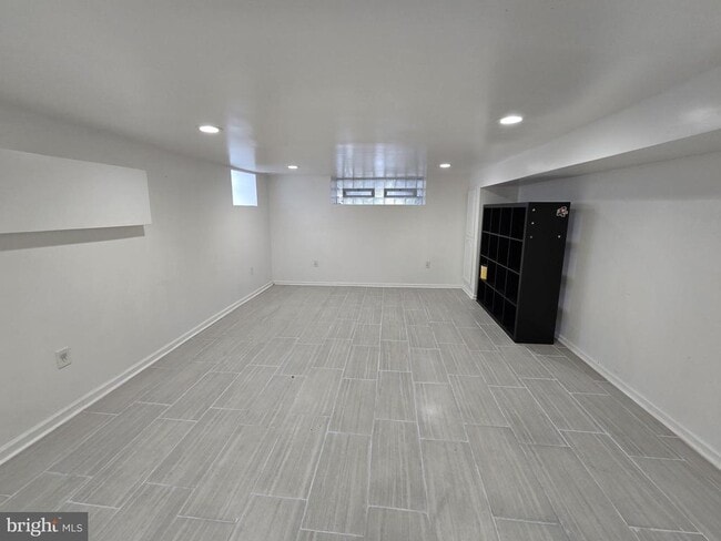 Building Photo - 831 Fanshawe St