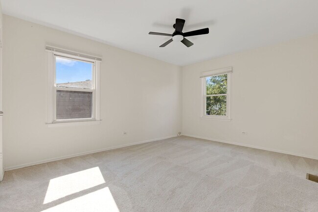 Building Photo - 421 Collen Dr