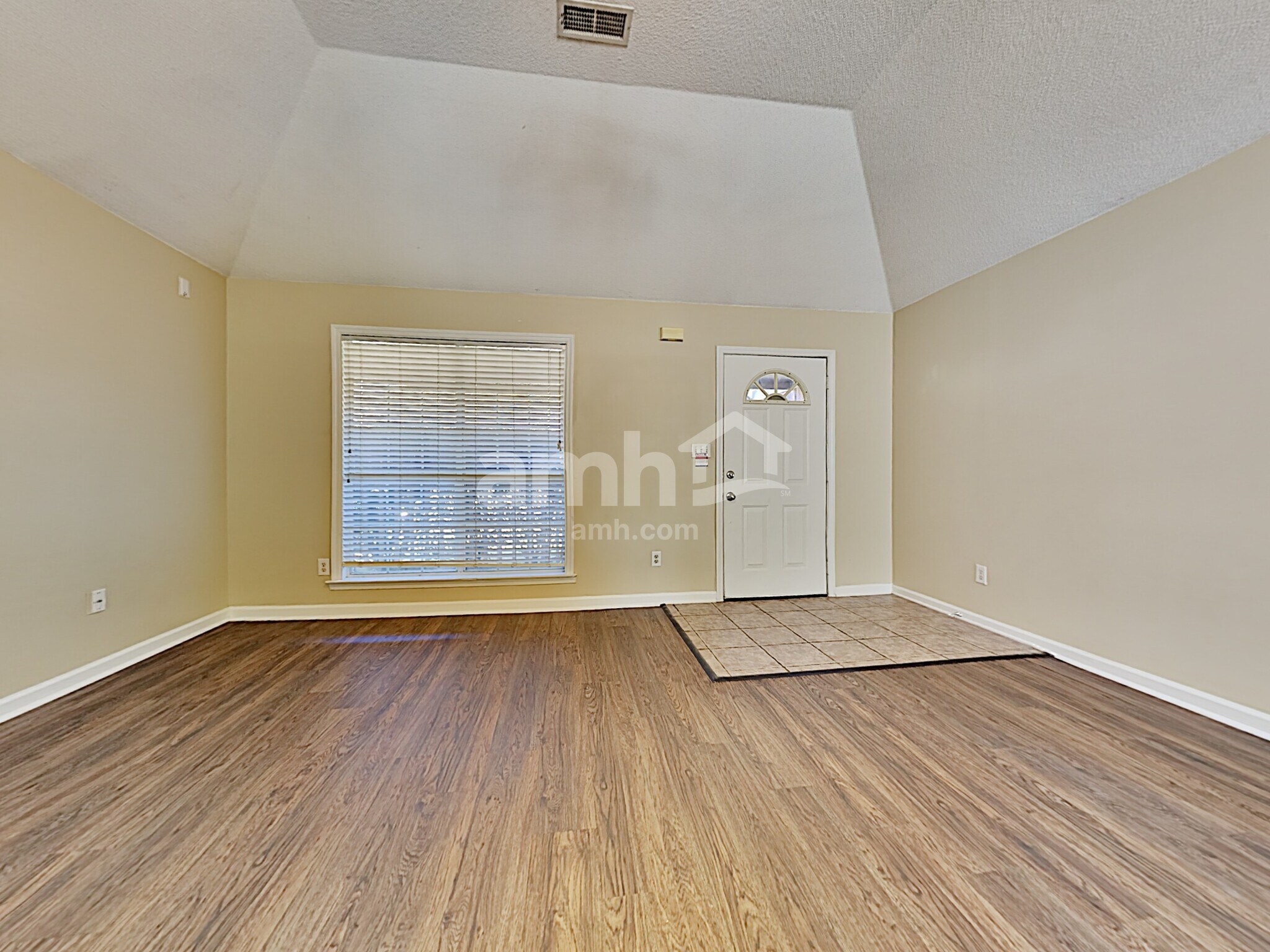 Building Photo - 11215 Wolf Woods Dr