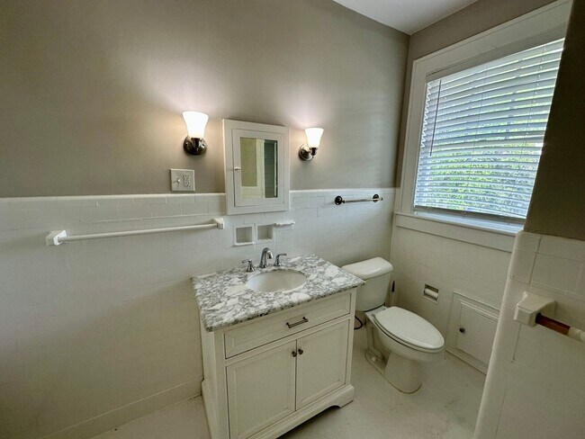 Building Photo - 3 BED | 2 BATH | ARDSLEY PARK | PRIVATE BACK PORCH